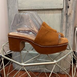 Gianni Bini Tan Leather Mules with Studded Detail platform slides 8.5